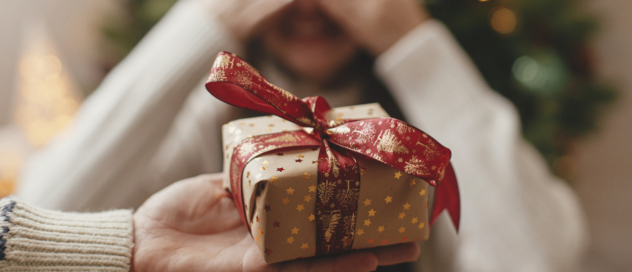 Ajándékozási kisokos – Mikor kell szerződést írni a karácsonyi ajándékról?