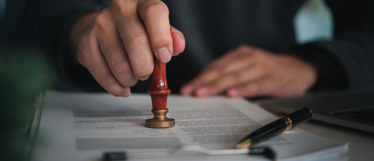 Közjegyzői hitelesítés, avagy miért fontos, hogy a másolat is közhiteles legyen?