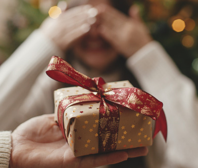 Ajándékozási kisokos – Mikor kell szerződést írni a karácsonyi ajándékról?